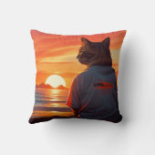 "Contemplative Cat at Sunset: Whimsical Beach Art" Kissen (Rückseite)