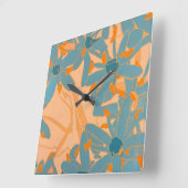 Contemporary Leaf Design in Peach Quadratische Wanduhr (Winkel)