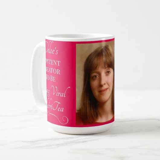 Content Creator soll virale CelebriTea-Tasse werde Kaffeetasse (Vorderseite Links)