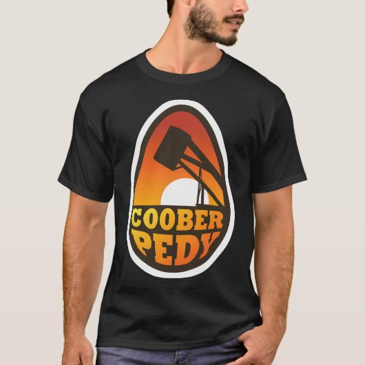 Coober Pedy Abzeichen T-Shirt (Vorderseite)