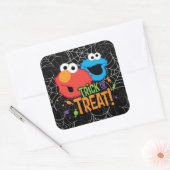 Cookie Monster und Elmo - Süßes oder Saures Quadratischer Aufkleber (Umschlag)