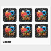 Cookie Monster und Elmo - Trick oder Treten Quadratischer Aufkleber (Blatt)
