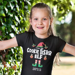 Cookie Tester elf Familie, die Weihnachtsnamen pas T-Shirt<br><div class="desc">Mit diesem lustigen Cookie Tester elf T - Shirt, der Teil einer passenden Kollektion von Familienelf-Outfit ist und Geschenke für alle Familienmitglieder enthält, kommen Sie in den Urlaubssinn. Dieser T - Shirt ist perfekt für jede Weihnachtsfamilie oder als Familienmitglied geeignet und verfügt über einen niedlichen Elfhut und -beine, mit der...</div>