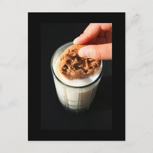 Cookie und ein Glas Milch Postkarte (Vorderseite)
