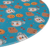 Cookies, Buns: blaues Hintergrundmuster Schneidebrett (Ecke)