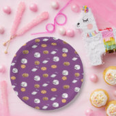 Cookies und Milch auf lila Pappteller (Party)