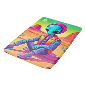Cool Alien Desert Chillin Badematte (Schrägansicht)
