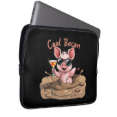 "Cool Bacon" Ferkel in Sonnenbrille Laptopschutzhülle (Vorne Rechts)