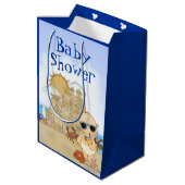 Cool Beach Baby Sandcastle Kinderdusche Mittlere Geschenktüte (Rückseite Schrägansicht)