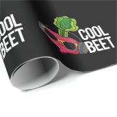 Cool Beet Funny Veggie Pun Dark BG Geschenkpapier (Rolleneckpunkt)