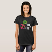 Cool Beet Funny Veggie Pun Dark BG T-Shirt (Vorne ganz)