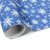 Cool Blaue Winterschneeflocken Geschenkpapier (Rolleneckpunkt)