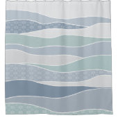 Cool blaugrüne, abgerundete Streifen Abstrakte Wav Duschvorhang (Vorderseite)