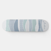 Cool blaugrüne Streifen Abstrakte Waves Name Skateboard (Horizontal)
