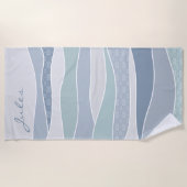 Cool blaugrüne Streifen Abstrakte Waves Name Strandtuch (Vorderseite)