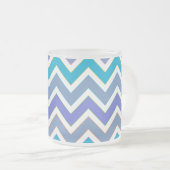 Cool Blue Sporty Chevron Pattern Mattglastasse (VorderseiteRechts)