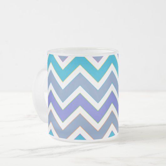 Cool Blue Sporty Chevron Pattern Mattglastasse (Vorderseite Links)