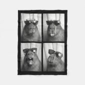 Cool Capybara With Sungles Photobooth Funny Rodent Fleecedecke (Vorderseite)
