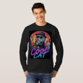 Cool Cat Saxophone – Retro Neon 90s Jazz Cat Desig T-Shirt (Vorne ganz)