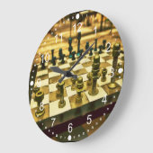 Cool Chess Board with Nuts and Bolts Große Wanduhr (Winkel)