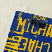 cool&custom typography gelbe Namen in blau Strandtuch (Beispiel)