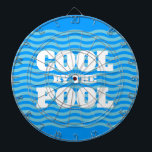 Cool durch den Pool lustige Sommervibes Brauch Dartscheibe<br><div class="desc">Cool durch den Swimmingpool lustige Sommer bietet maßgeschneiderte Dart Board. Blaues Wellenmuster mit fett formatiertem Text. Fügen Sie Ihren eigenen personalisierten Namen,  Wasserpolo-Team,  Zitat etc. hinzu. Spaß Geburtstagsgeschenk Idee für Kinder,  Schwimmer,  Trainer etc.</div>