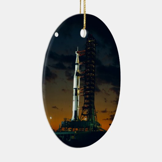 Cool-farbige Apollo Moon Mission in Launchpad Keramik Ornament (Rechts)