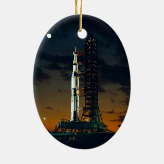 Cool-farbige Apollo Moon Mission in Launchpad Keramik Ornament (Hinten)