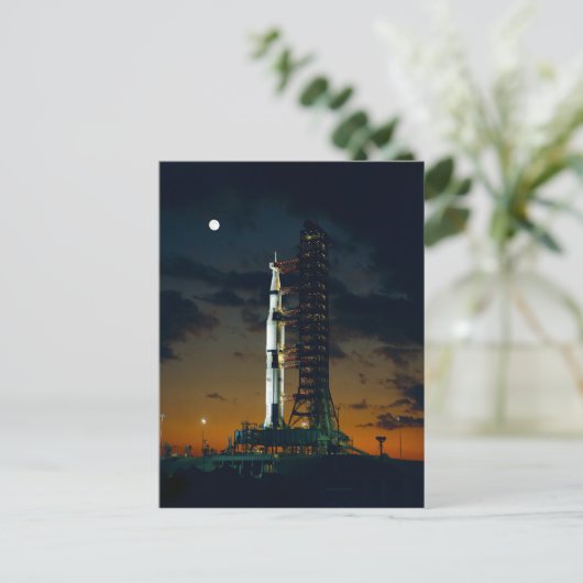 Cool-farbige Apollo Moon Mission in Launchpad Postkarte (Stehend Vorderseite)