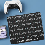 Cool Gamer Personalisiert Gaming-Muster BlacK Mousepad<br><div class="desc">Phantastisches benutzerdefiniertes Gaming-Mousepad mit coolem Videospiel-Controller und Kopfhörermuster für einen Gamer. Anpassen mit einem weißen Namen auf dem schwarzen Mauspad.</div>