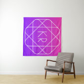 Cool Geometrisches Monogramm | Magenta Lila Violet Wandteppich (Beispiel (Horizontal))
