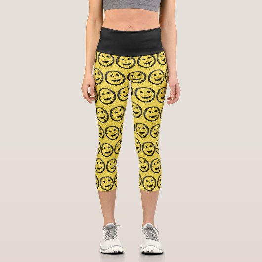 Cool Gesellig Lächelndes Gesichtsmuster gelb Capri Leggings (Vorderseite)