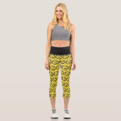 Cool Gesellig Lächelndes Gesichtsmuster gelb Capri Leggings (Vorderseite)