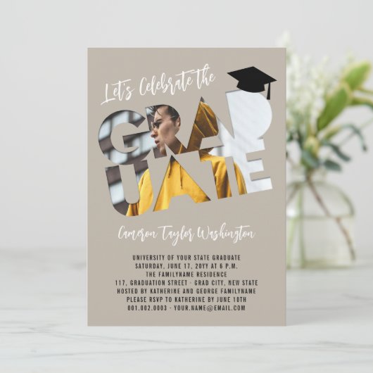 Cool Graduate Cutout Foto Moderne Graduierungspart Einladung (Stehend Vorderseite)