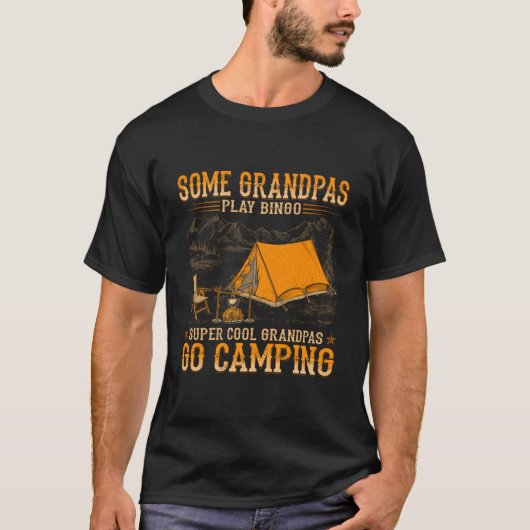 Cool Grandpas Go Camping - Alter grungeliger Weste T-Shirt (Vorderseite)