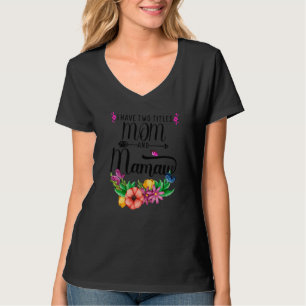 Cool habe ich zwei Titel Mama und Mamaw Blume Moth T-Shirt