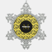 Cool Happy Smiling face pattern yellow Monogram Schneeflocken Zinn-Ornament (Vorderseite)