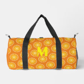 Cool Juicy Orange gelbe Fruchtscheiben Monogramm Duffle Bag (Vorderseite)