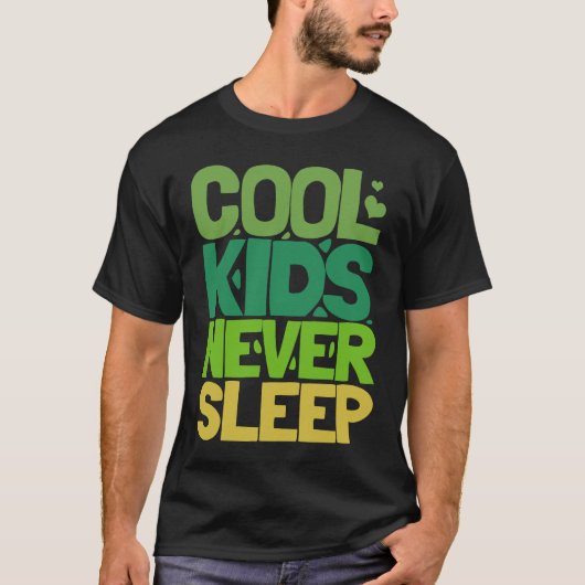 Cool Kids Never Sleep T-Shirt (Vorderseite)