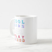 COOL KIDS PLAY CHESS KAFFEETASSE (Vorderseite Links)