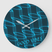 Cool Luminous Blue Wave Pattern Custom Text Große Wanduhr (Vorderseite)
