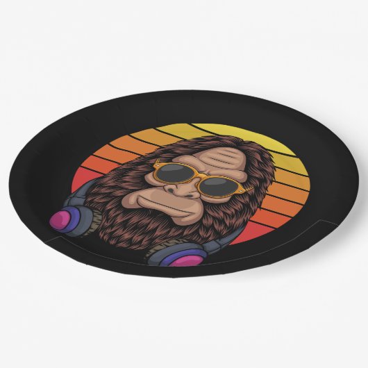 cool mit Brille und Kopfhörer Pappteller (Schrägansicht)