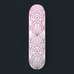 Cool Modernes Art Deco Rosa Weiß Muster Skateboard<br><div class="desc">Das coole Modern Art Deco Pink White Pattern Skateboard zeichnet sich durch ein rosa Deko-Muster auf weißem Hintergrund aus. Entworfen von ©Evco Studio www.zazzle.com/store/evcostudio</div>