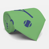 Cool Navy Blue Tennis Racquets Ball Muster Green Krawatte (Gerollt)