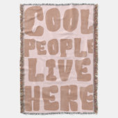 Cool People Live Here Boho Fringe Throw Blanket Decke (Vorderseite Vertikal)