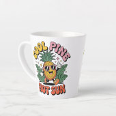 Cool Pine Hot Sun Retro Pineapple Summer Vibes Milchtasse (Linke Ecke)