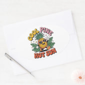 Cool Pine Hot Sun Retro Pineapple Summer Vibes Ovaler Aufkleber (Umschlag)