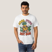 Cool Pine Hot Sun Retro Pineapple Summer Vibes T-Shirt (Vorne ganz)