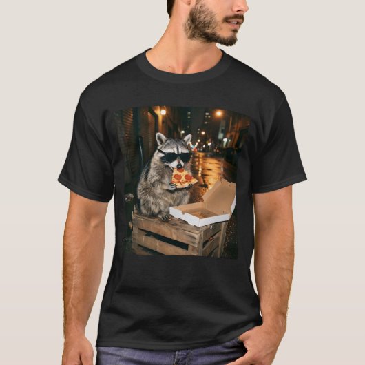 Cool Raccoon Eating Pizza Night City Illustration T-Shirt (Vorderseite)