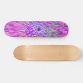 Cool rosa Blau und Lila Künstlerische Dahlia Blüte Skateboard (Horizontal)